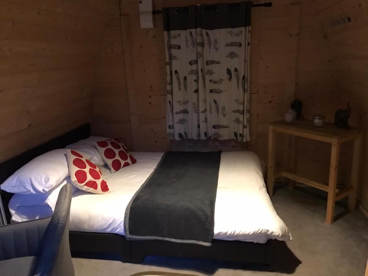 & Pods At Colliford Tavern *