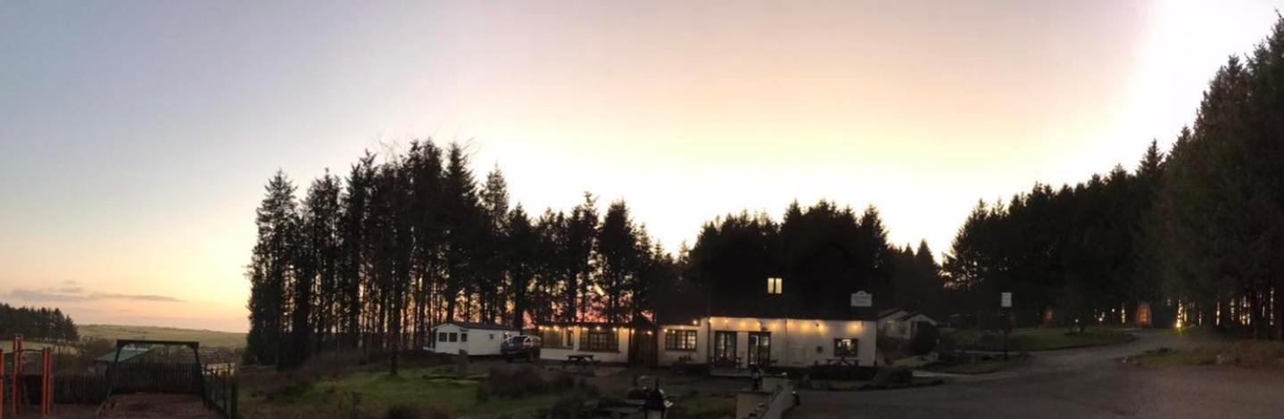 & Pods At Colliford Tavern Campsite *